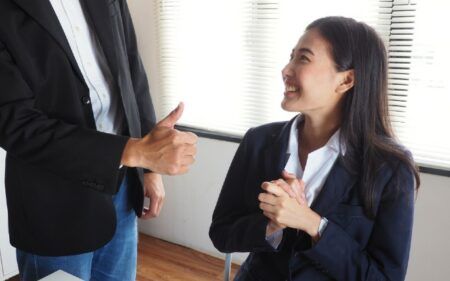 Perempuan senang