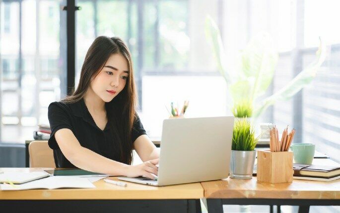Wanita memilih opsi