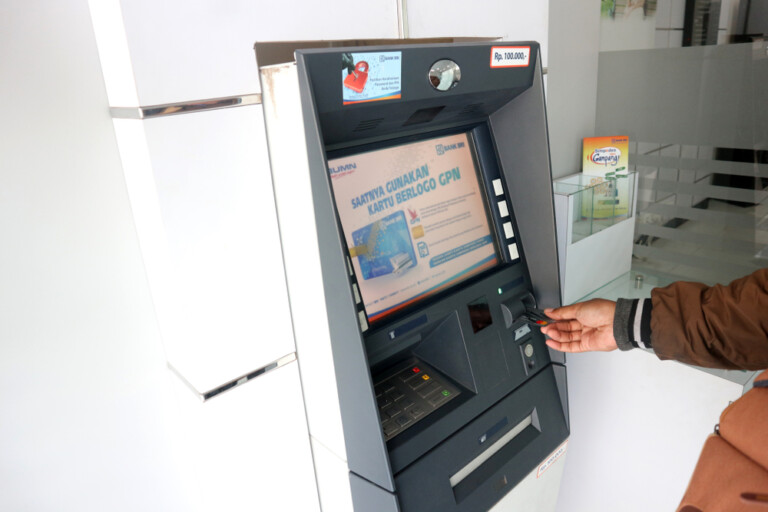 Masukkan kode bank di ATM BRI