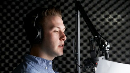pekerjaan freelance sebagai voice over
