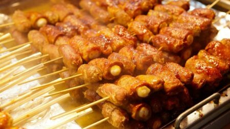 jajanan berbentuk sate sosis