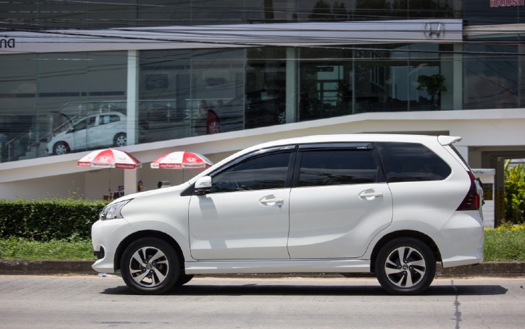 mobil putih