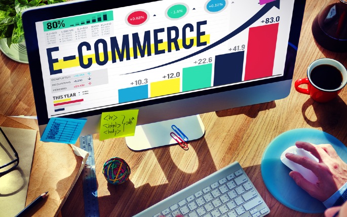 Memanfaatkan e-commerce atau social media bisa lho buat menjual mobil