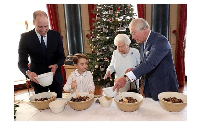 Pangeran William, Ratu Elizabeth sekeluarga