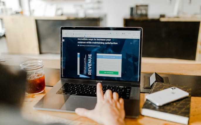 Belanja online kian mudah (Unsplash)