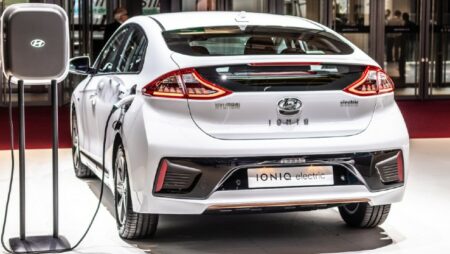 tampak belakang hyundai ioniq