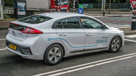 tampak samping hyundai ioniq