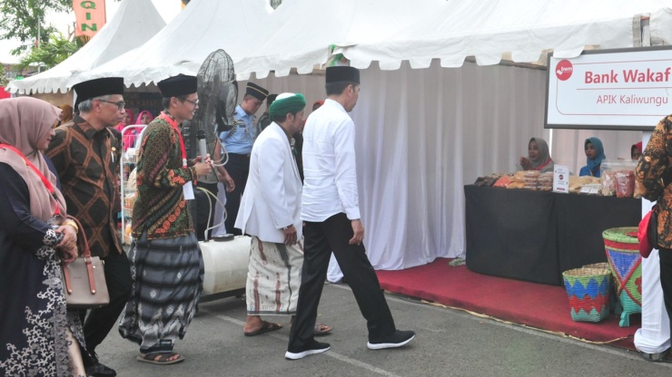 Presiden Jokowi saat menghadiri peresmian bank ini