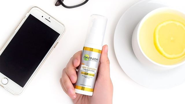Garnier Light Complete White Speed Serum Essence