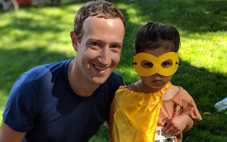 seorang pria dengan anaknya