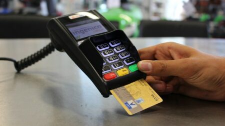 transaksi kartu dengan mesin edc
