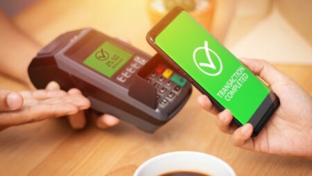 transaksi dengan scan menggunakan ponsel pintar