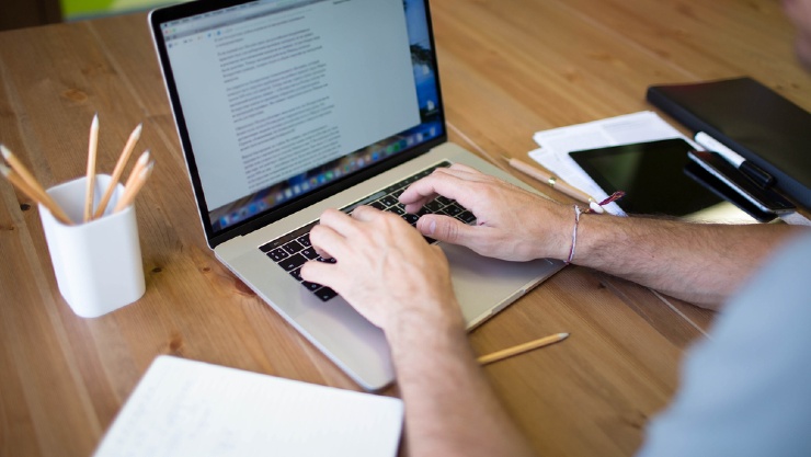 Menjadi content writer bisa kamu jadikan sebagai usaha atau bisnis