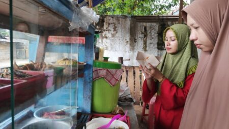 penjual makanan nasi dan lauk pauk