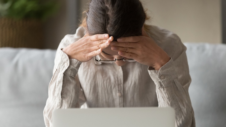 Stres banyak utang (Shutterstock).