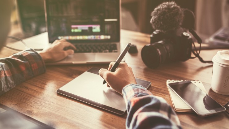 Youtuber menjadi pekerjaan yang paling dicari saat ini (Shutterstock).
