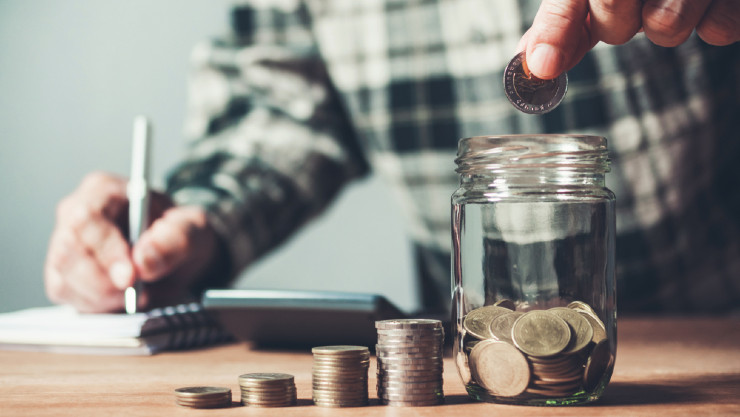 Menabung rutin bisa membuatmu jadi kaya (Shutterstock)