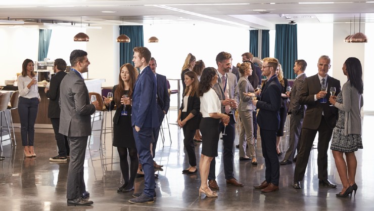 Membangun networking (Shutterstock).
