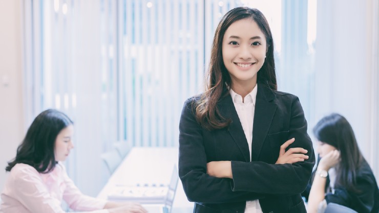 Wanita sibuk berkarir