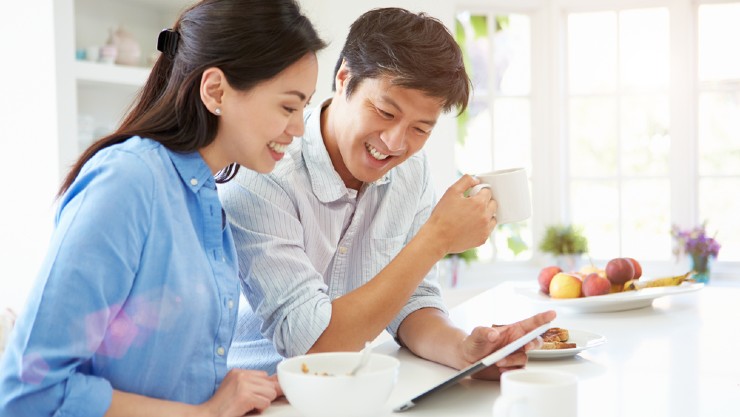 Diskusi bersama (Shutterstock).