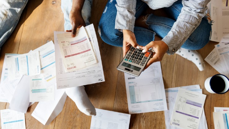 Daftar rincian utang keluarga (Shutterstock).