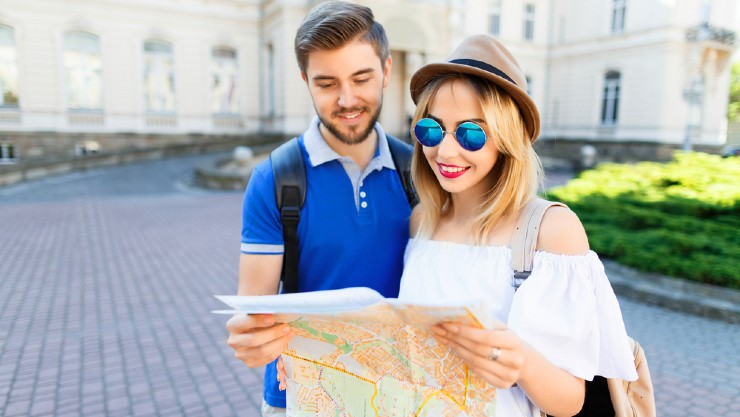 Jalan-jalan bersama (Shutterstock).