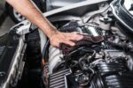 cara membersihkan mesin mobil - Lifepal.co.id