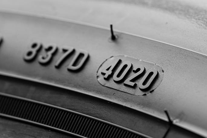 kode tahun produksi ban mobil