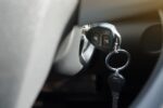 kunci mobil tertinggal di dalam