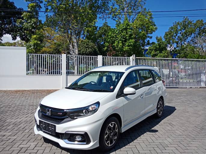 Membeli Mobil Bekas Taksi Camry: Petualangan Berisiko Tinggi, Potensi Keuntungan Besar?