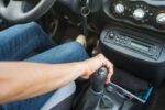 penyebab persneling mobil keras | lifepal.co.id