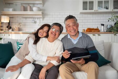 Asuransi Kesehatan untuk Putus Siklus Sandwich Generation Lifepal