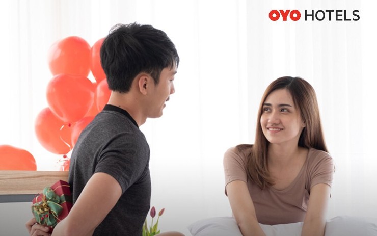 dua pasangan di hotel