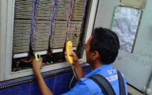 Jangan sembarangan membiarkan orang yang mengaku dari TELKOM untuk masuk rumah, tanpa mengkonfirmasikannya dengan instansi terkait.