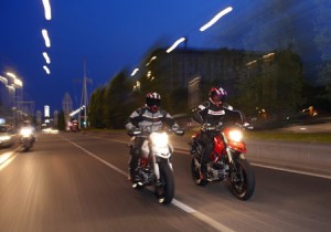 Cari teman deh kalau emang musti pulang malam-malam. Dan hindari jalanan yang sepi.