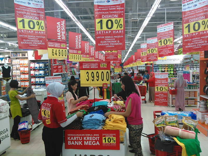 kartu kredit pertama