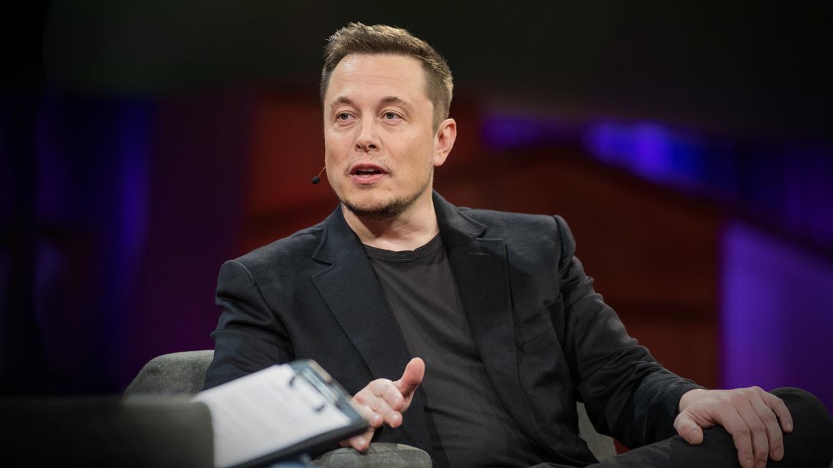 elon musk adalah