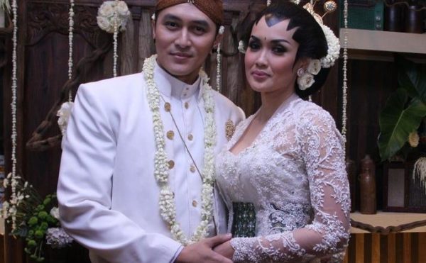 pernikahan artis sederhana