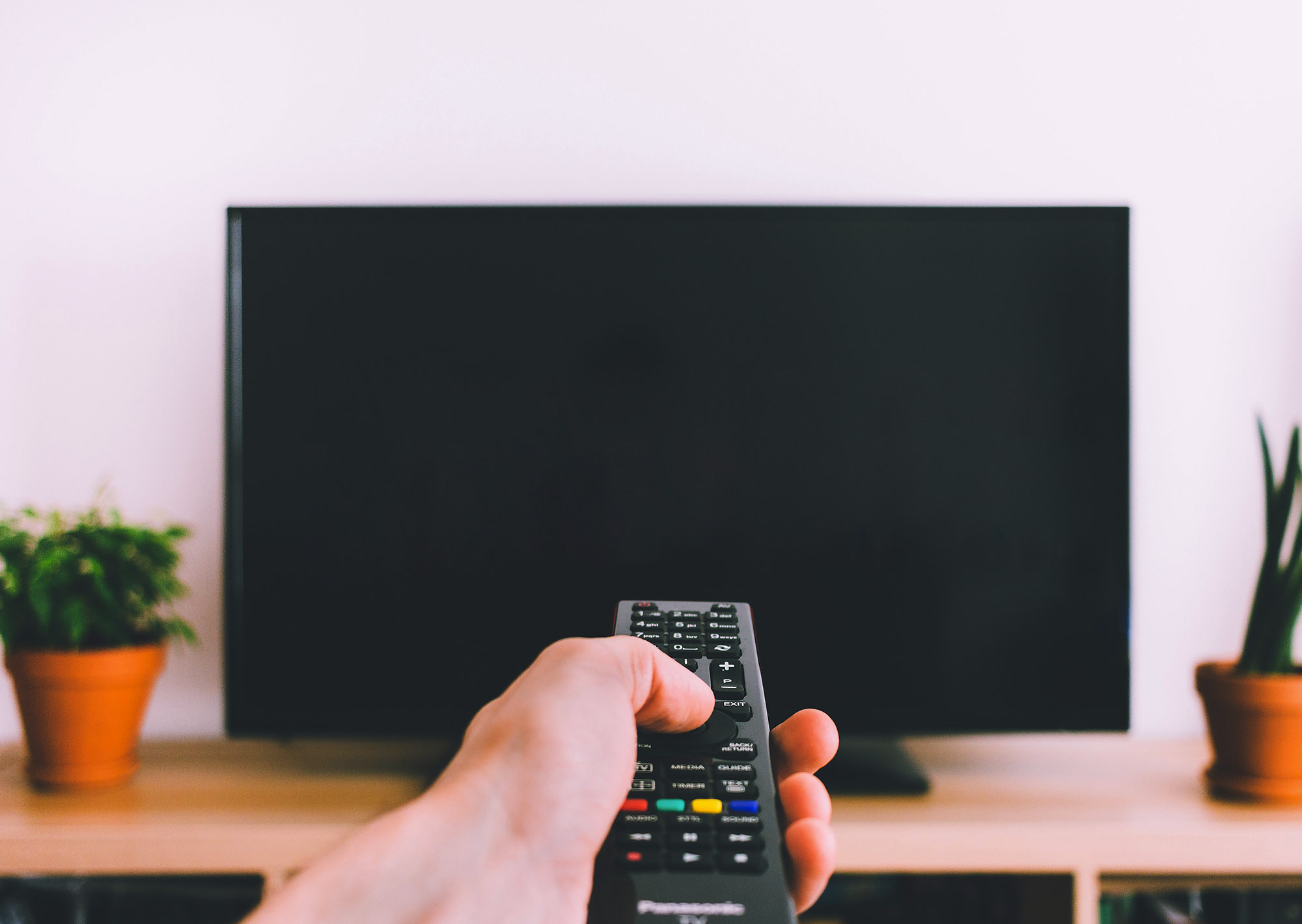 4 Alasan Kenapa Mematikan Tv Bisa Menghemat Pengeluaran<script async src=