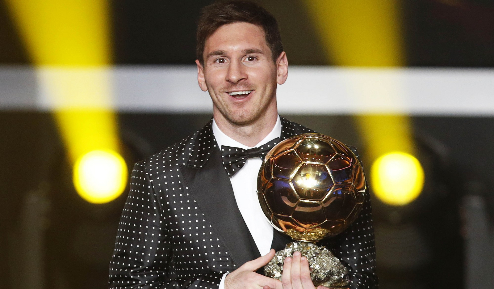 Sempat Melempem Di Piala Dunia Messi Tetap Pesepakbola Terkaya<script async src=