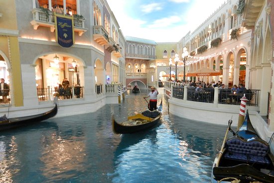 Ini Dia 10 Mal Termewah Di Dunia Ada Theme Park Sampai Hotel<script async src=