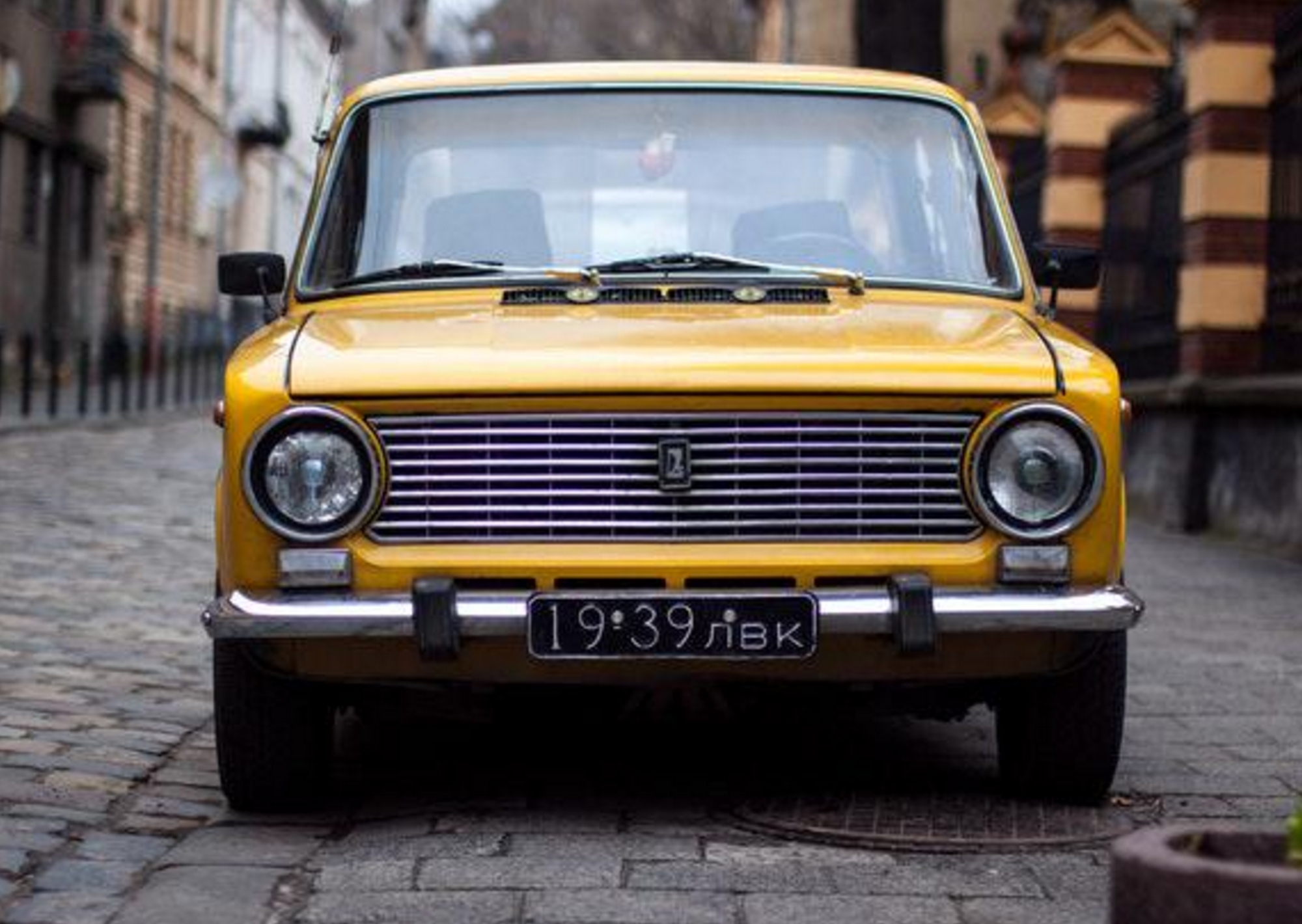 mobil sedan bekas