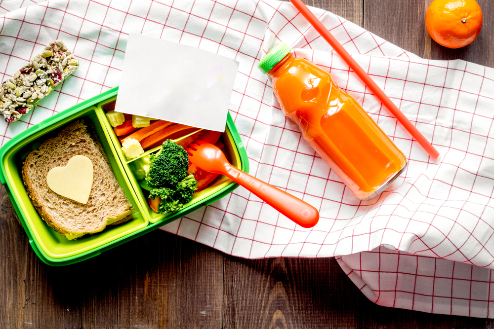Bawa bekal ke kantor atau kampus. (Shutterstock)