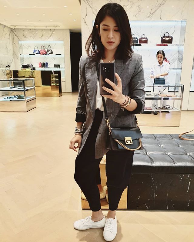 Dian Sastro (IG therealdisastr)