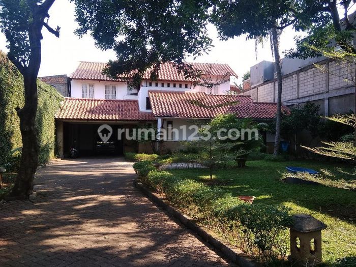 Taman luas nan asri (Rumah123.com)