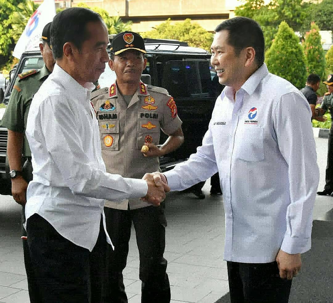 Hary Tanoesoedibjo bersama Presiden Joko Widodo. (Instagram/@hary.tanoesoedibjo)