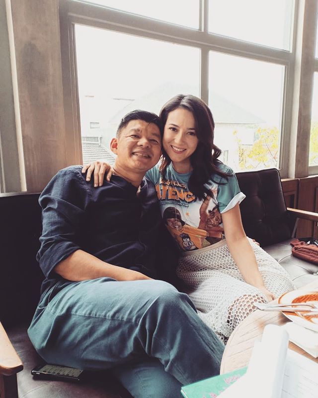 Julie Estelle dan sang manajer Sulung Landung (IG sulunglandung)
