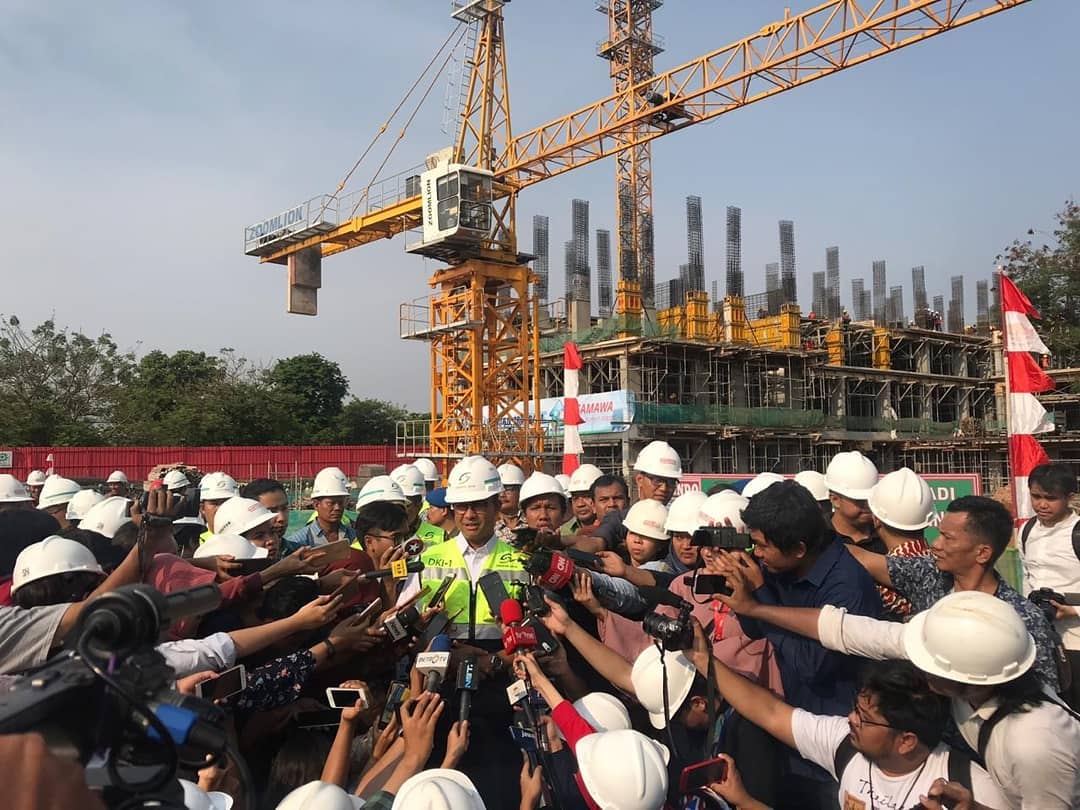 Anies Baswedan resmikan program rumah dp 0 rupiah. (Instagram/@aniesbaswedan)