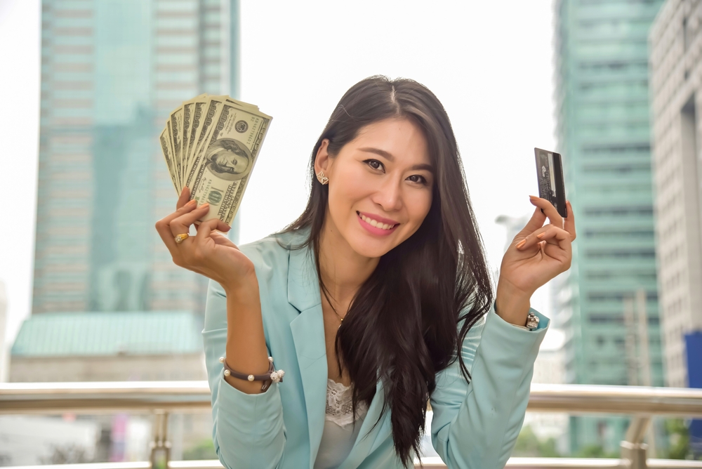 Kegunaan kartu kredit lainnya adalah bantu permudah pemberian pinjaman. (Shutterstock)