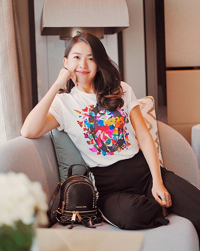 Cindy Karmoko memakai koleksi tas Michael Koers (IG cindykarmoko)